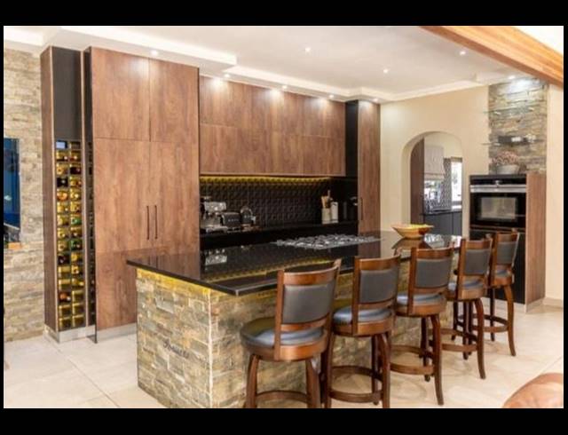 5 BEDROOM HOUSE FOR SALE IN MEER EN SEE